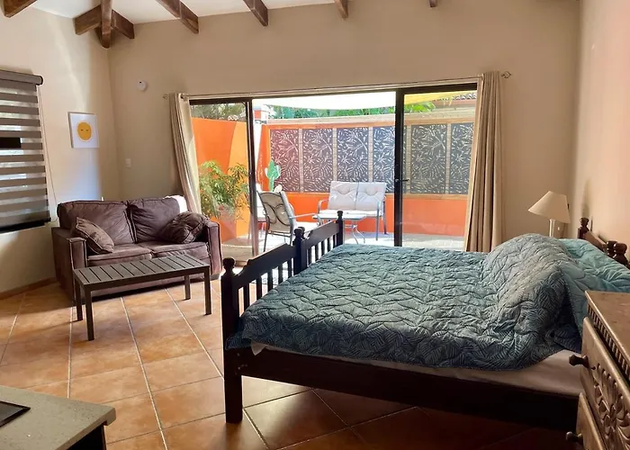 Beachy Hideaway Steps To & Sunset Apartment *